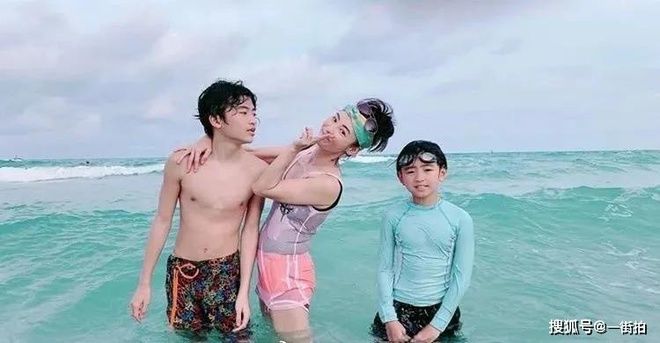 Sở hữu 6 múi khi 13 tuổi, con trai Trương Bá Chi khiến CĐM trầm trồ