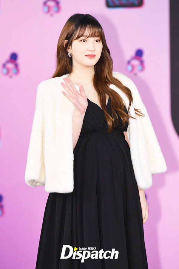 Bà mẹ trẻ nhất showbiz Hàn: Sinh 3 con vẫn xinh đẹp, tươi trẻ