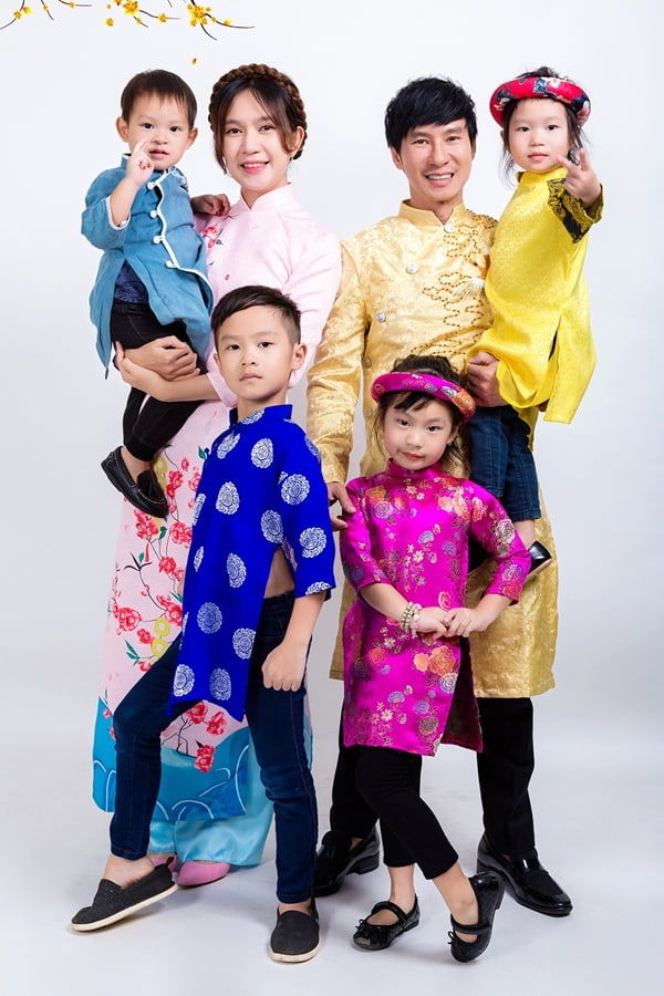 Vợ Lý Hải vướng nghi vấn mang bầu lần 5 khi để mặt mộc, vòng 2 lùm lùm