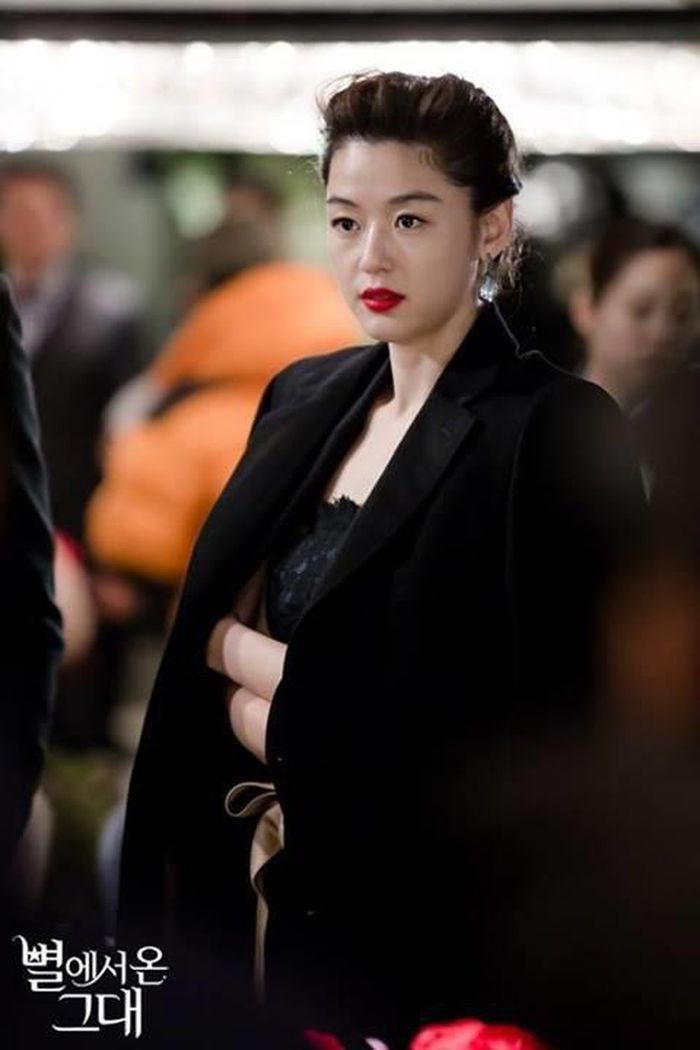 Ye Jin sang chảnh, IU quý tộc... tạo nên xu hướng thời trang qua phim