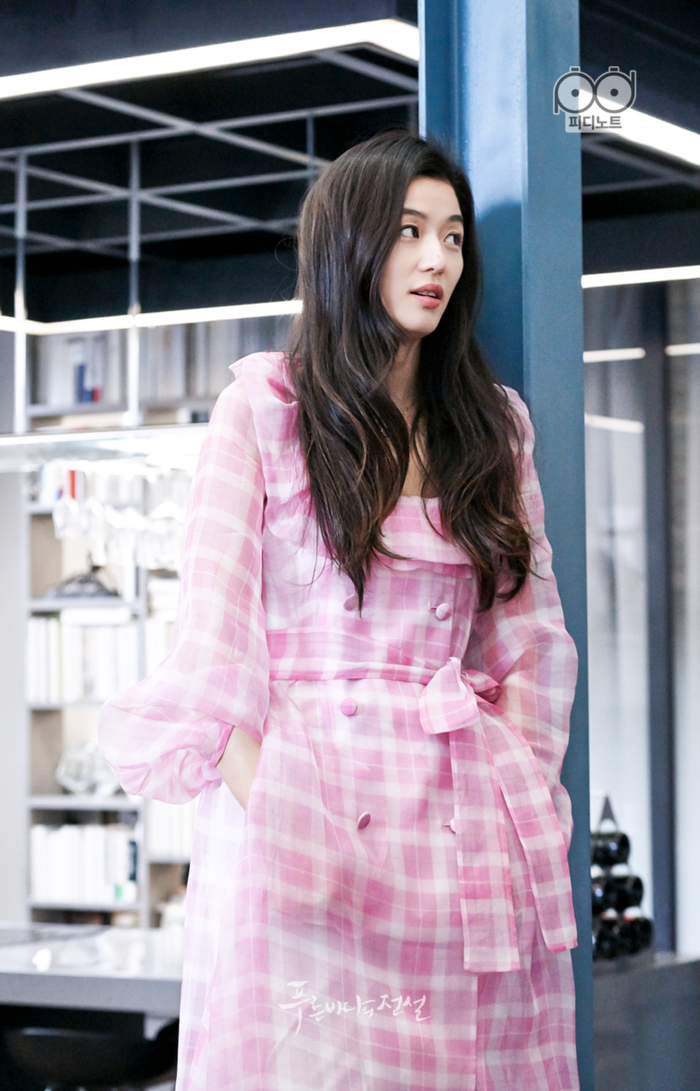 Ye Jin sang chảnh, IU quý tộc... tạo nên xu hướng thời trang qua phim