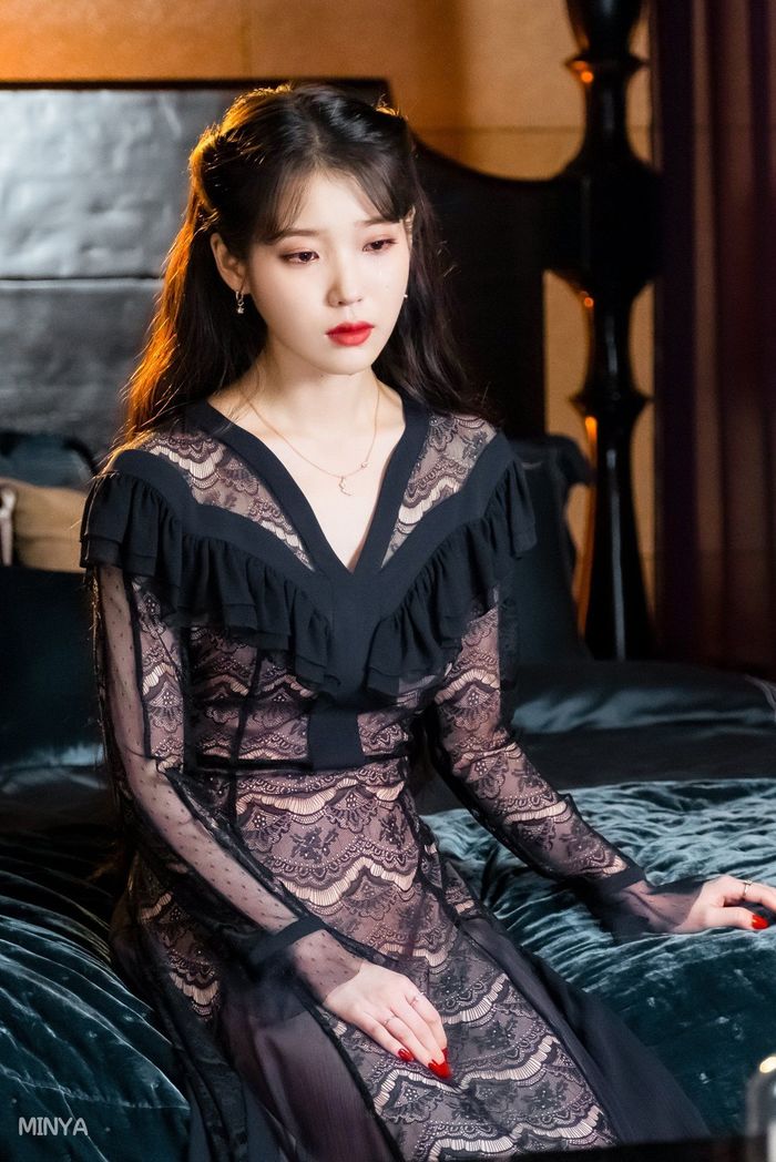 Ye Jin sang chảnh, IU quý tộc... tạo nên xu hướng thời trang qua phim