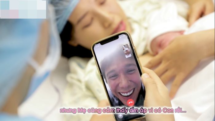 Chồng Tây gọi facetime, túc trực bên Hoàng Oanh lúc vợ vượt cạn