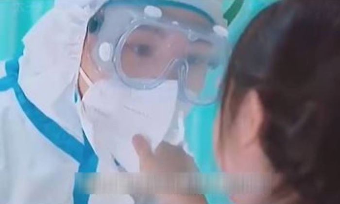 Xúc động cảnh phim nữ y tá qua đời vì bị bệnh nhân nhí tháo khẩu trang