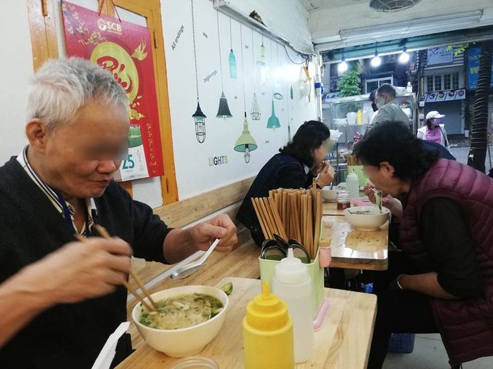 Hà Nội: Từ ngày 19/8, hàng quán không giãn cách chỗ ngồi sẽ bị xử phạt