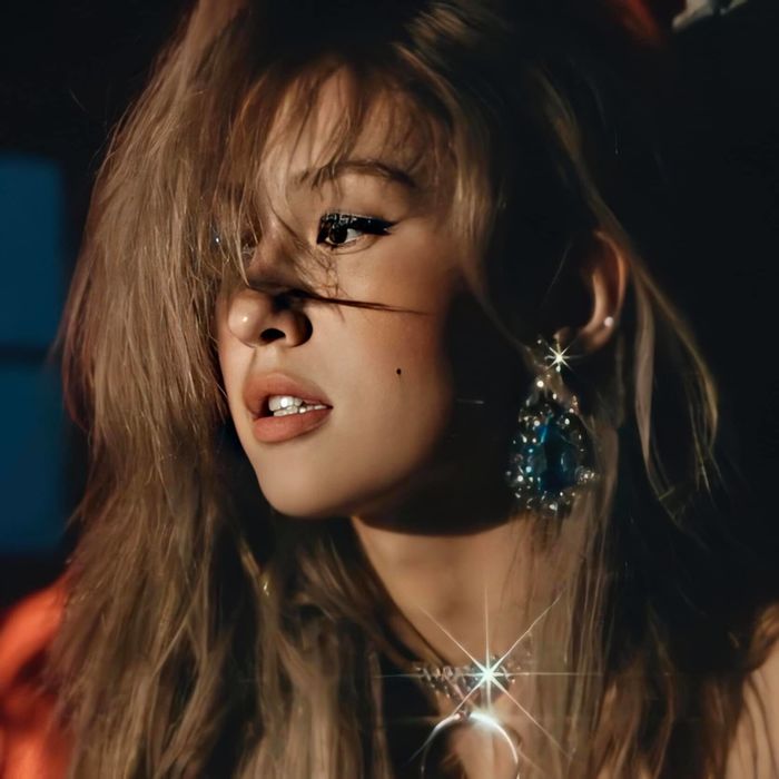 May mắn như tân binh Somi, được đàn chị BLACKPINK ủng hộ hết mực
