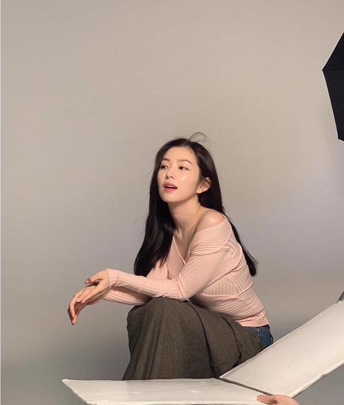 Irene quá đẹp trong ảnh hậu trường, ảnh mờ nhoè nhưng visual vẫn đỉnh