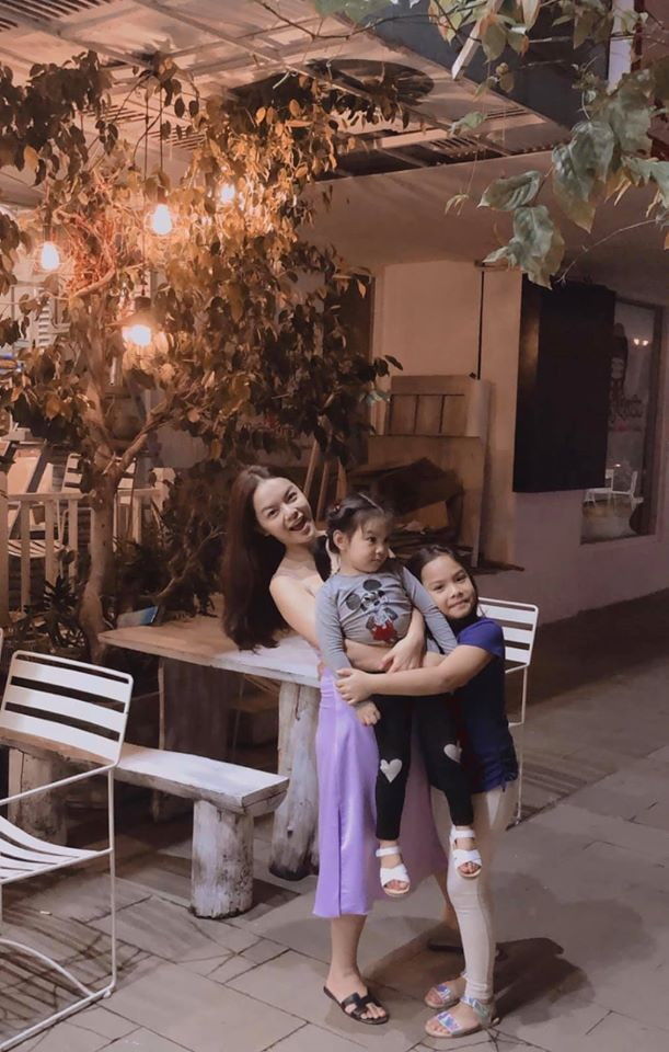 Tim công khai thân thiết gái xinh lạ mặt, Hương Giang khoe đường cong