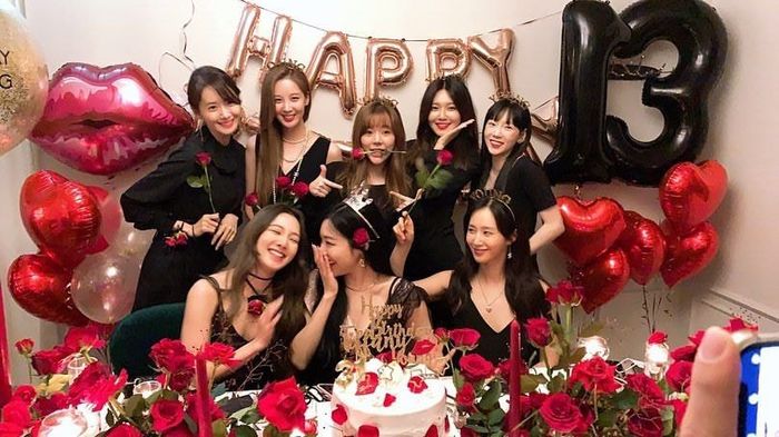 SNSD gây xúc động khi tụ họp đông đủ kỷ niệm 13 năm debut