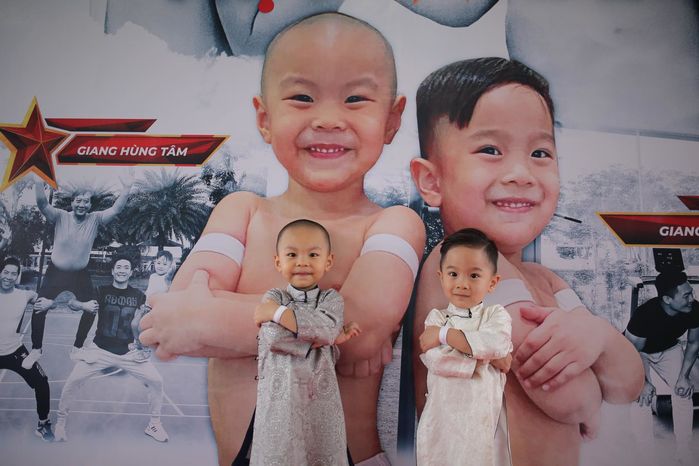 Quốc Cơ - Quốc Nghiệp khoe hình ảnh hai con trai tập luyện