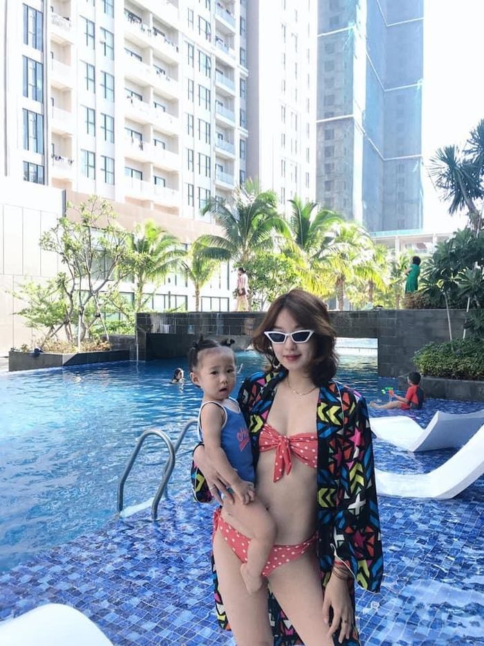 Giảm 22kg sau sinh, cựu hot girl Mi Vân tự tin khoe dáng với bikini