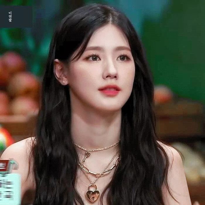 Miyeon (G)-IDLE gây sốt khi tham gia show truyền hình