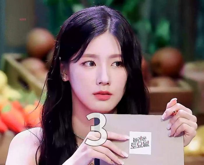 Miyeon (G)-IDLE gây sốt khi tham gia show truyền hình