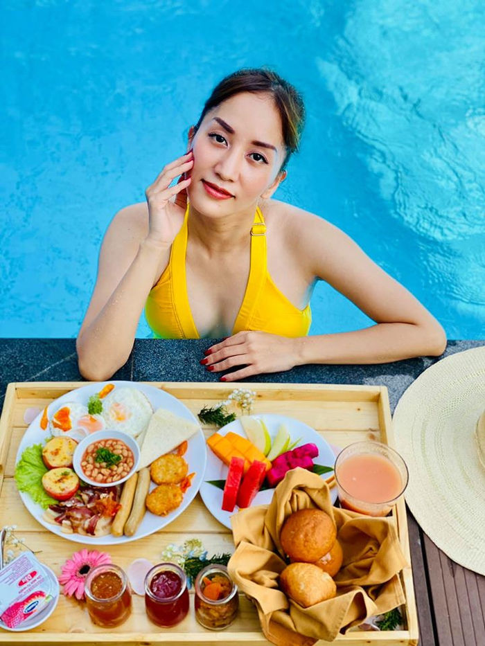 Karik công khai bạn gái, Lan Ngọc diện bikini khoe eo con kiến