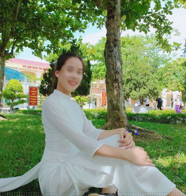 Status tạm biệt trường lớp đầy cảm động của cô gái 10 điểm Văn