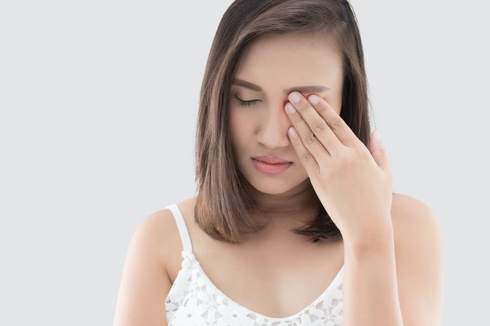 10 lí do khiến bạn thức dậy với gương mặt sưng múp vào buổi sáng