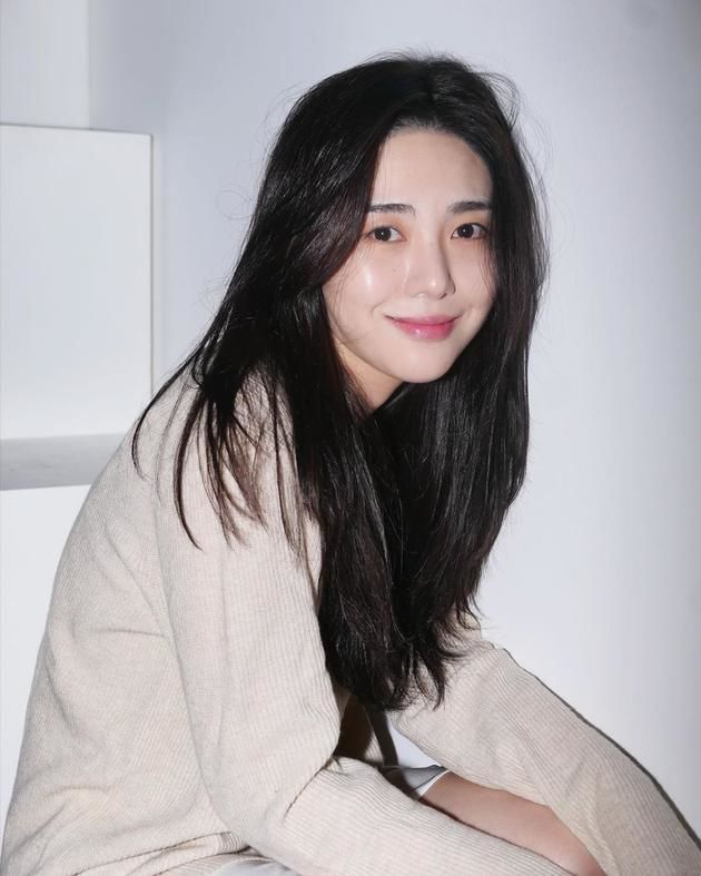 Mina đăng trạng thái tiêu cực, thể hiện sự phẫn nộ với Jimin, Seolhyun