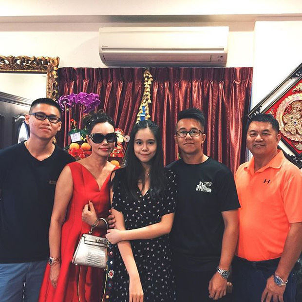 Cùng mê hàng hiệu, Hương Giang và mẹ Matt Liu có vẻ hợp cạ ra phết