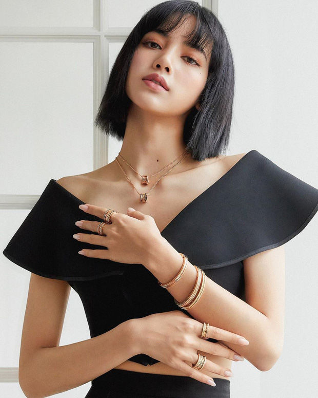 Lisa được khen ngợi vừa xinh đẹp lại còn thông minh, tinh tế