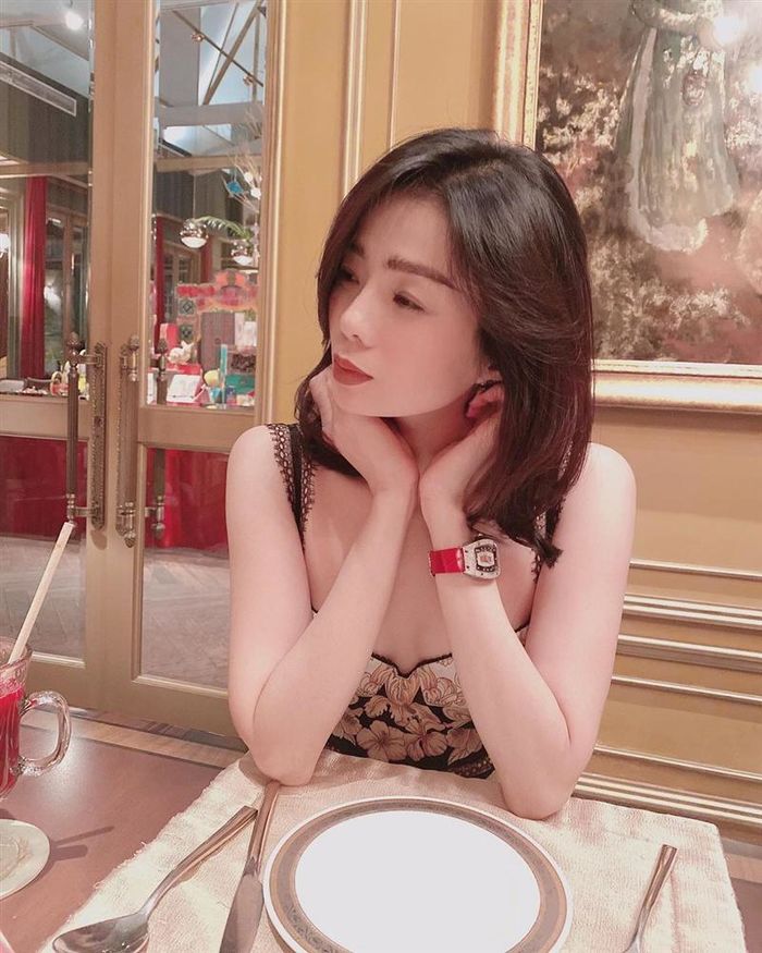 Thú chơi đồng hồ của Lệ Quyên: Chiếc đắt đỏ nhất lên đến 23 tỷ đồng