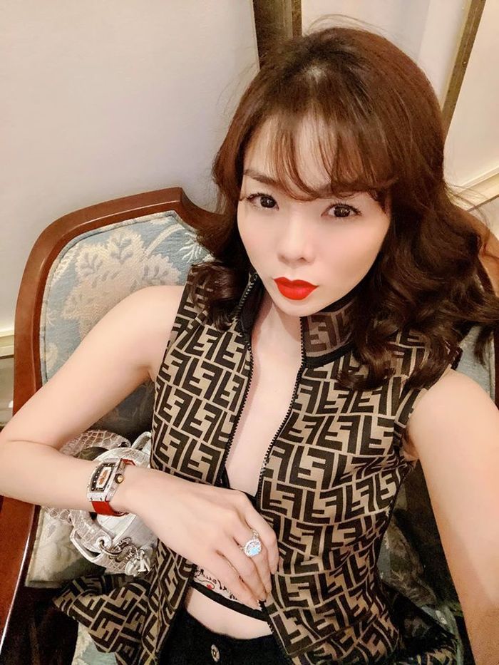 Thú chơi đồng hồ của Lệ Quyên: Chiếc đắt đỏ nhất lên đến 23 tỷ đồng