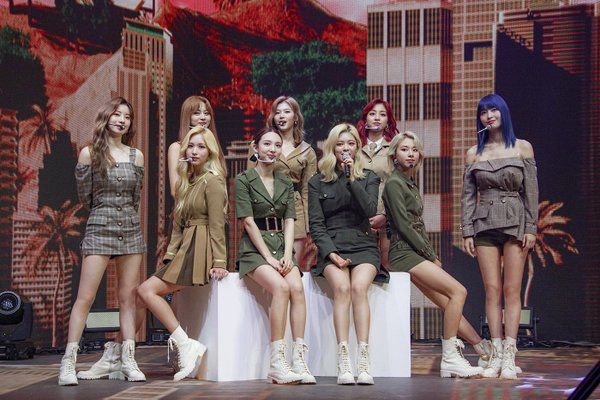 TWICE tiếp tục gây tranh cãi vì lộ bằng chứng hát nhép trong concert