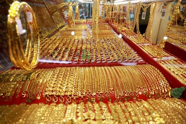 Vàng tại hàng trang sức đá quý. (Ảnh: 24h)