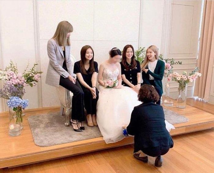 Idol đi dự đám cưới: Mặc đơn giản nhưng vẫn nổi bần bật nhờ nhan sắc