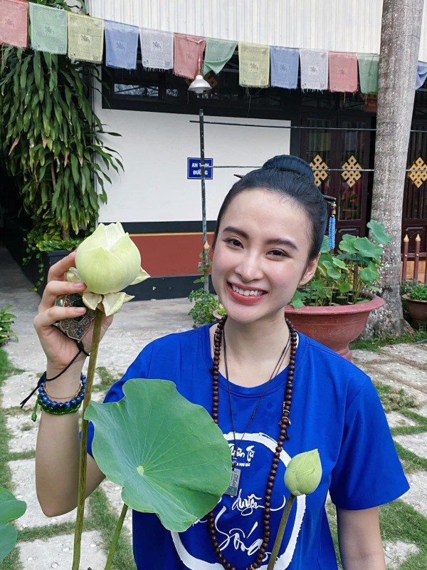 Rời chốn showbiz, Angela Phương Trinh tìm thấy an yên trong cuộc sống