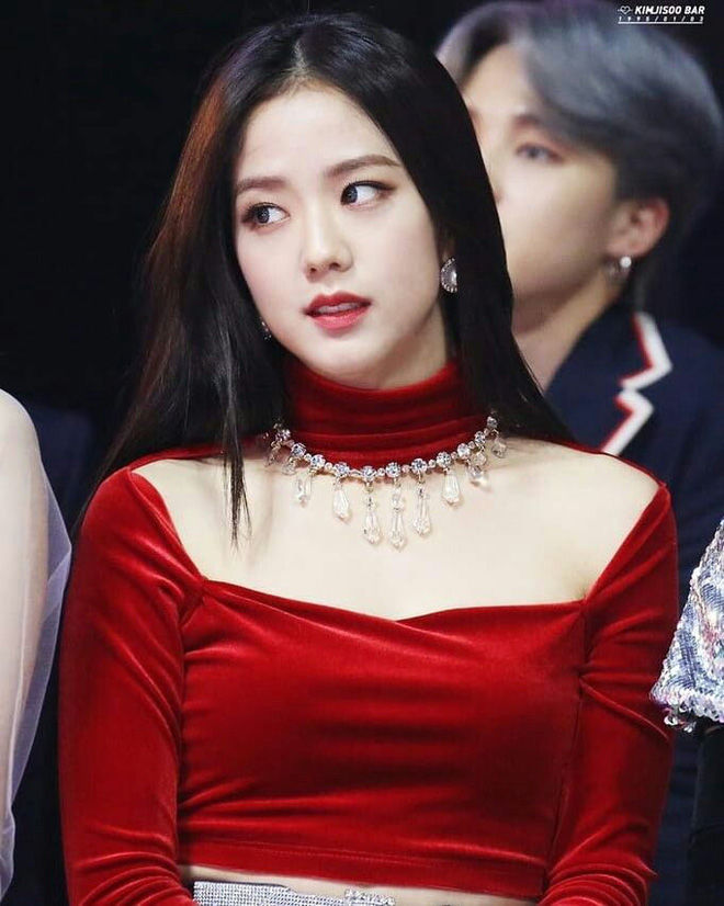 Đi đóng phim, được lăng xê ở mảng thời trang: Thời của Jisoo đến rồi!