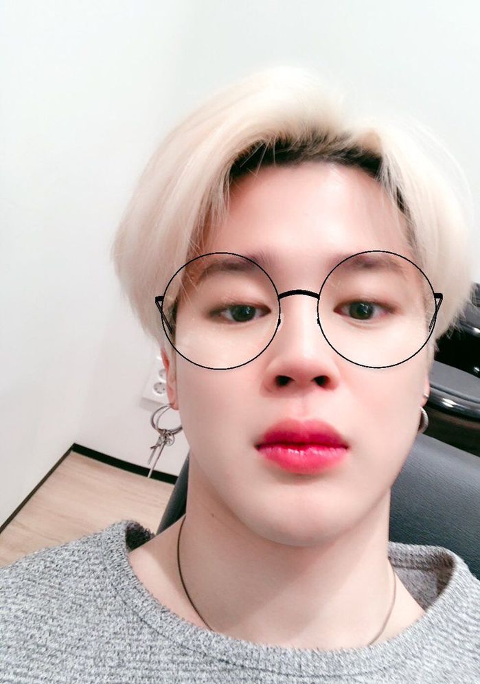 Jimin gây tranh cãi vì dùng app chỉnh ảnh như con gái