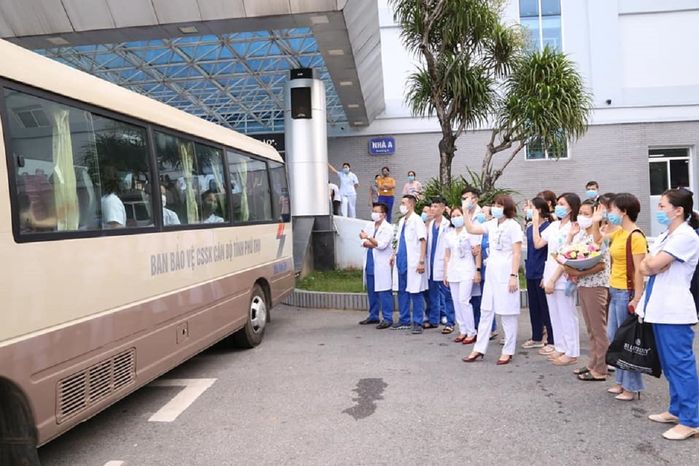 38 bác sĩ, điều dưỡng từ Phú Thọ xung phong vào Quảng Nam chống dịch