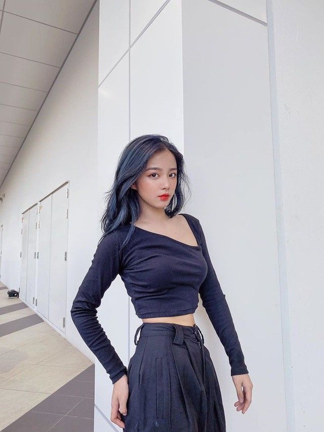 Linh Ka, Hàn Hằng cùng dàn hotgirl Việt sở hữu vòng eo bé siêu thực