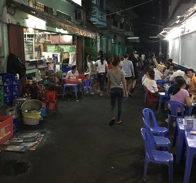 Ghé thăm hẻm ốc rẻ mà ngon tại Sài Gòn: Nguyên liệu tươi, đa dạng