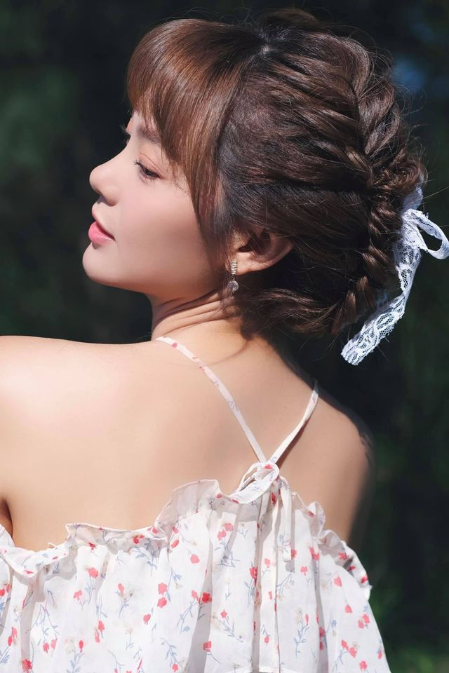Lý Nhã Kỳ khoe ảnh thả thính, Lan Ngọc hóa nàng tiên cá