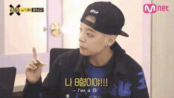 5 idol K-pop lộ nhân cách thật khi máy quay tắt