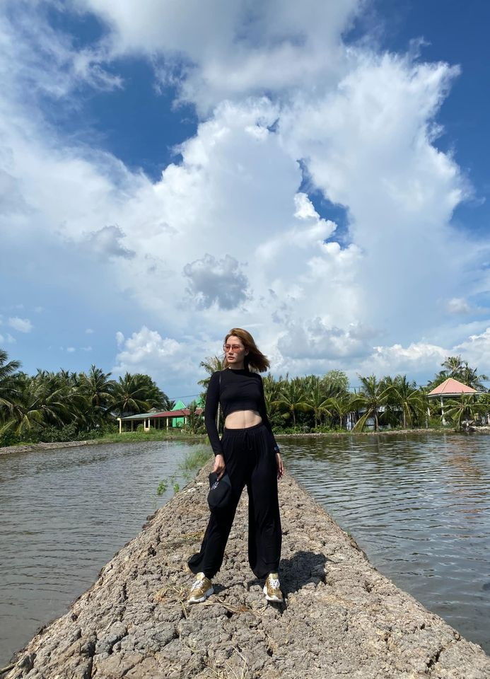 Vợ chồng Nhã Phương cùng dàn sao Vbiz hội ngộ, Hương Giang như búp bê