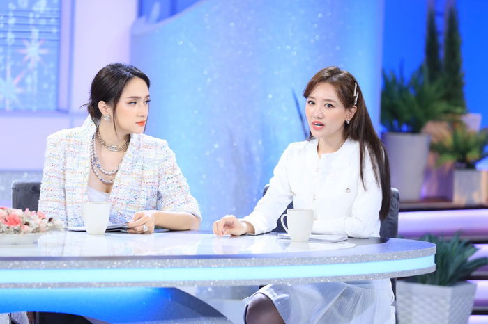 Vợ chồng Nhã Phương cùng dàn sao Vbiz hội ngộ, Hương Giang như búp bê