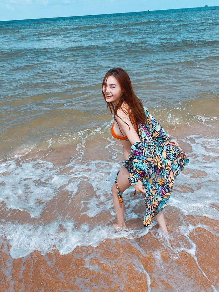 Vợ chồng Nhã Phương cùng dàn sao Vbiz hội ngộ, Hương Giang như búp bê