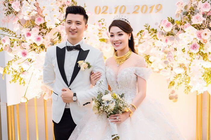 Âu Hà My, Võ Hạ Trâm vàng đeo trĩu cổ trong ngày cưới