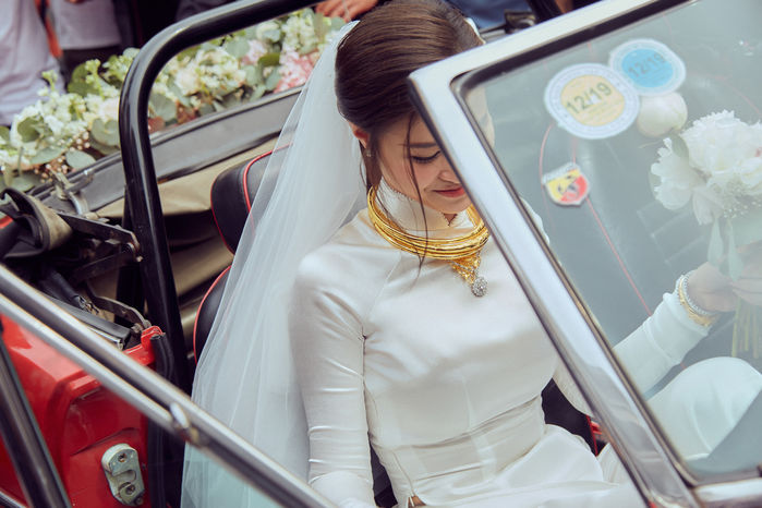 Âu Hà My, Võ Hạ Trâm vàng đeo trĩu cổ trong ngày cưới