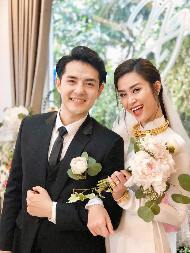 Âu Hà My, Võ Hạ Trâm vàng đeo trĩu cổ trong ngày cưới