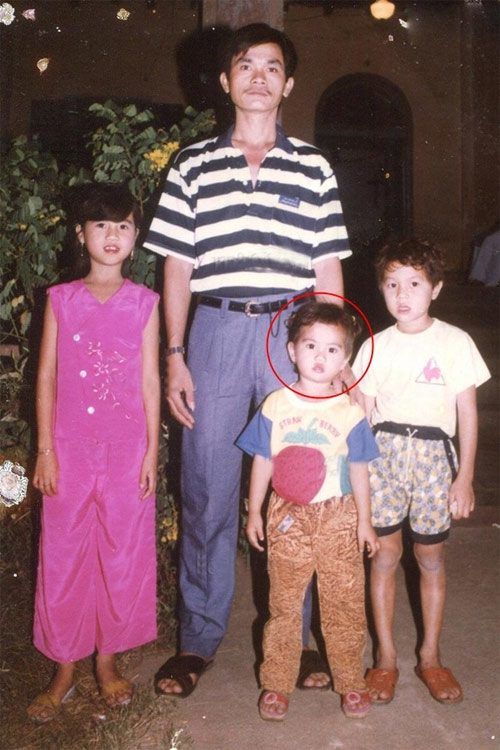Ngọc Trinh lộ ảnh chụp bên mẹ kế: Nhan sắc, chân dài vượt trội từ nhỏ