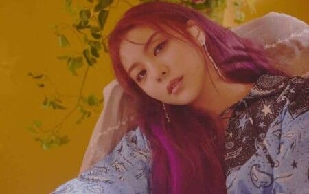 RM, Somi và loạt idol K-pop có kinh nghiệm đau thương với tình yêu