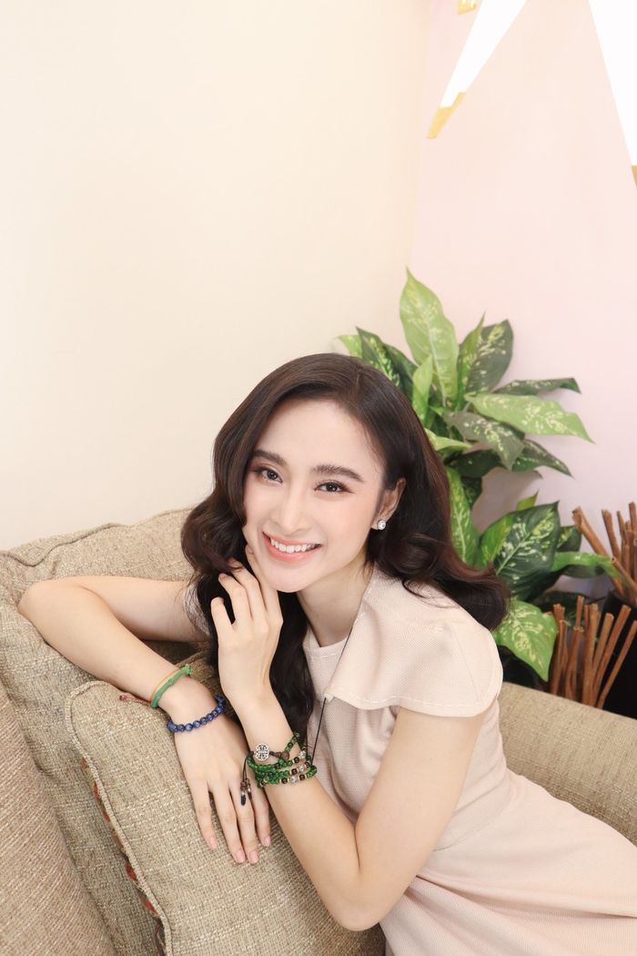 Rời chốn showbiz, Angela Phương Trinh tìm thấy an yên trong cuộc sống