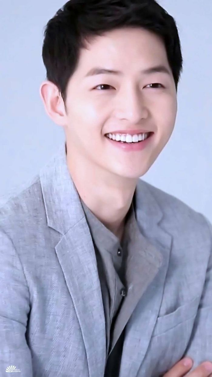 Song Joong Ki thoải mái đi chơi sau khi bị Song Hye Kyo đá xoáy