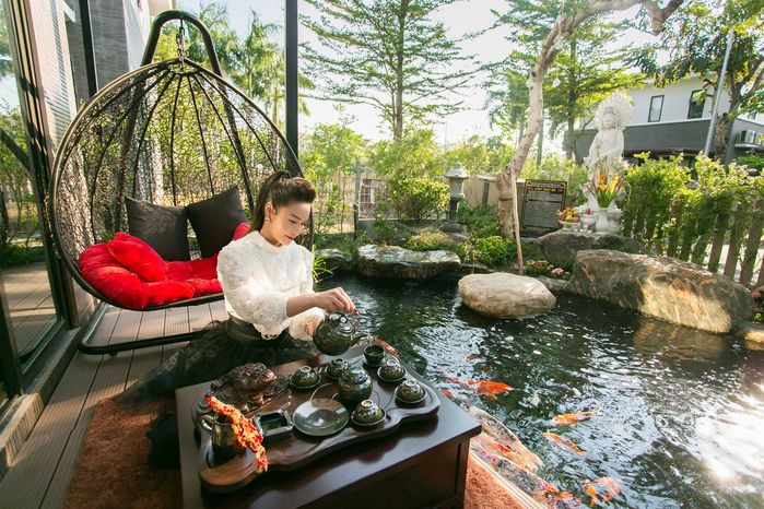 Nhật Kim Anh tậu 2 xế hộp chỉ trong vòng một tháng