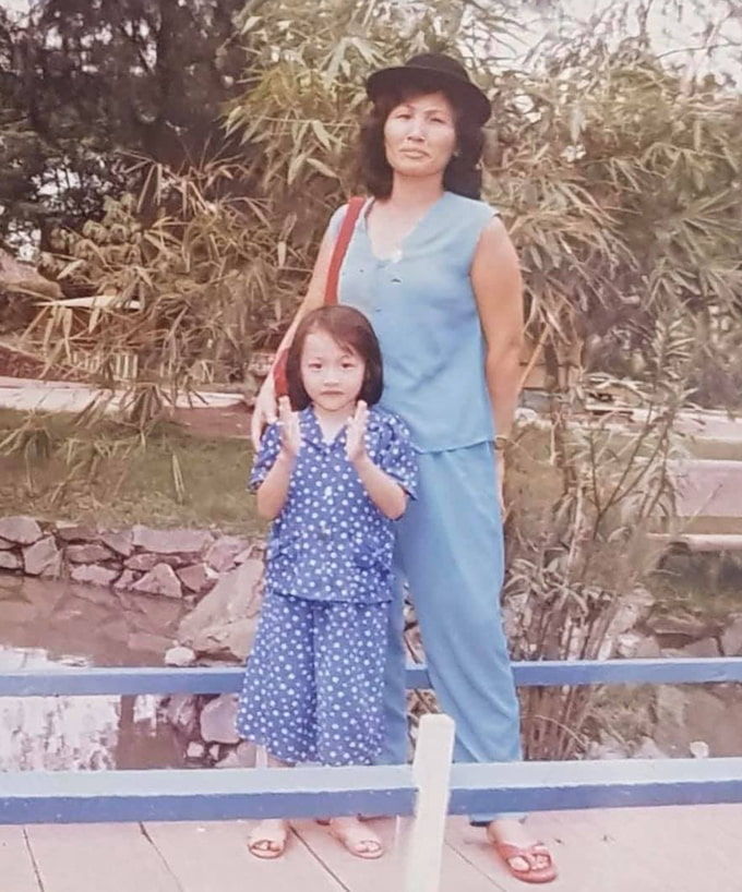 Đông Nhi bước sang tháng thứ 8 thai kỳ, Jun Phạm nấu ăn cho Sam