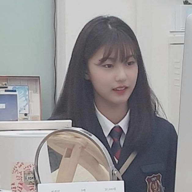 Ji Ah Bố Ơi bản Hàn gây trầm trồ với diện mạo xinh đẹp ở tuổi 14