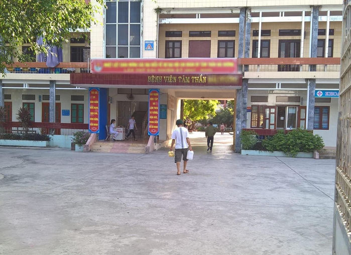 Cô gái sốc vì yêu được 4 tháng mới phát hiện bạn trai bị... tâm thần